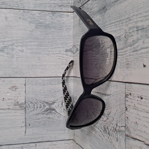 Diane von Furstenberg Sara Navy - Picture 2 of 10